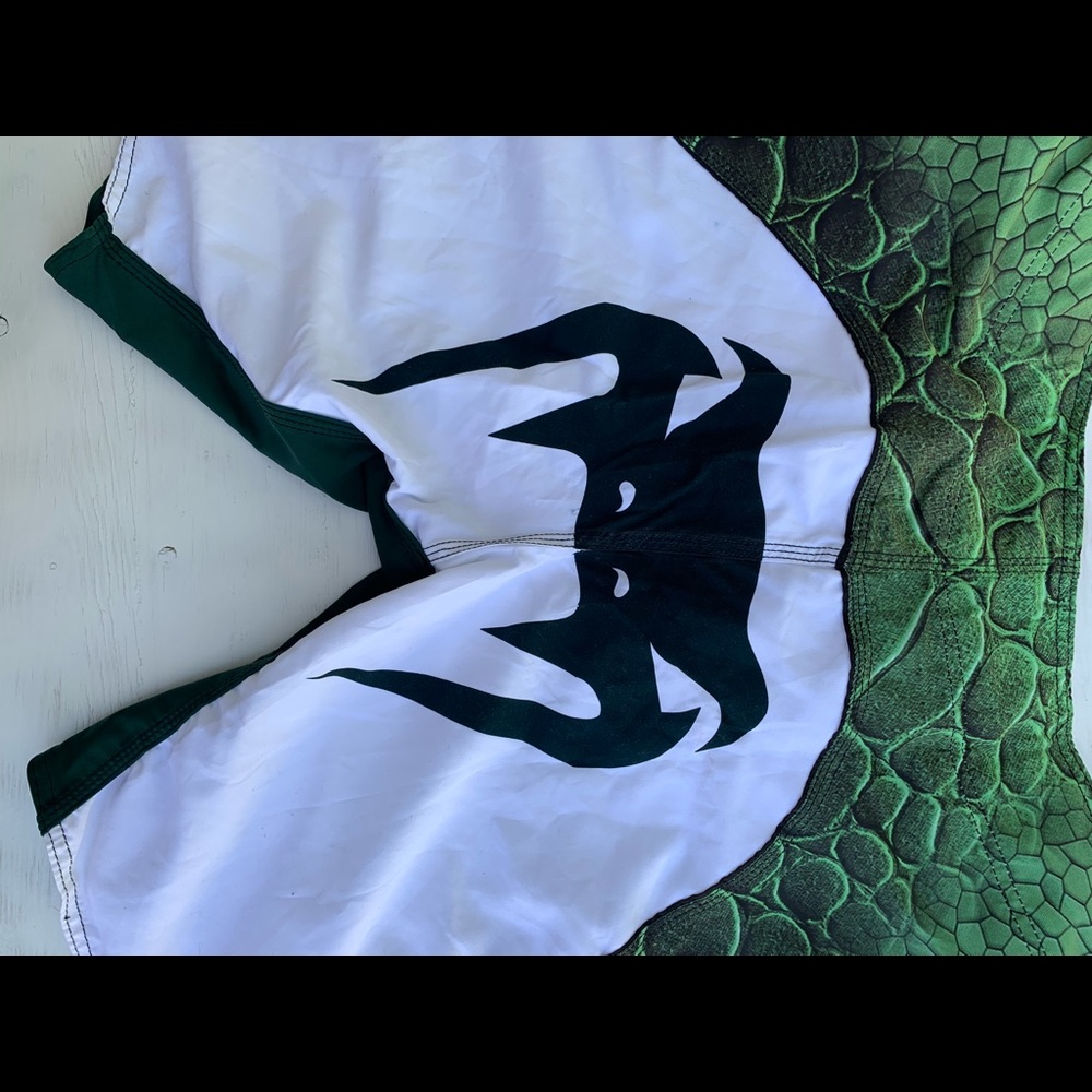 NWOT VENUM MMA SHORTS | size 38 / XXL